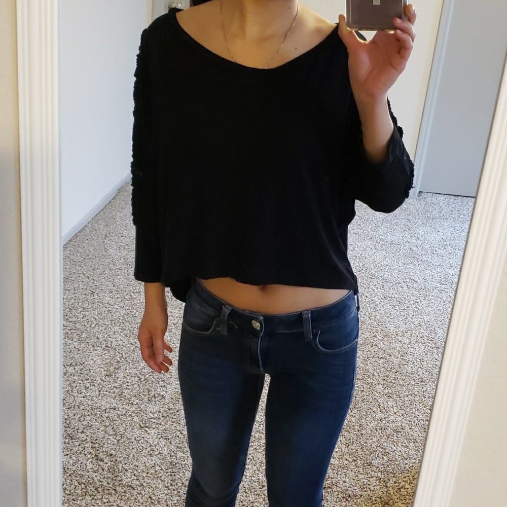 Black 3/4 sleeve crop top